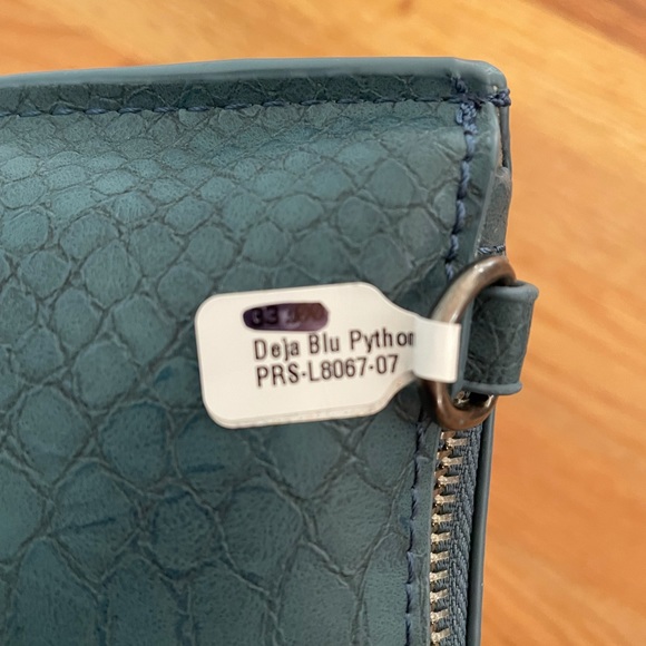 Blue/green python wristlet with attachable straps - Picture 2 of 5